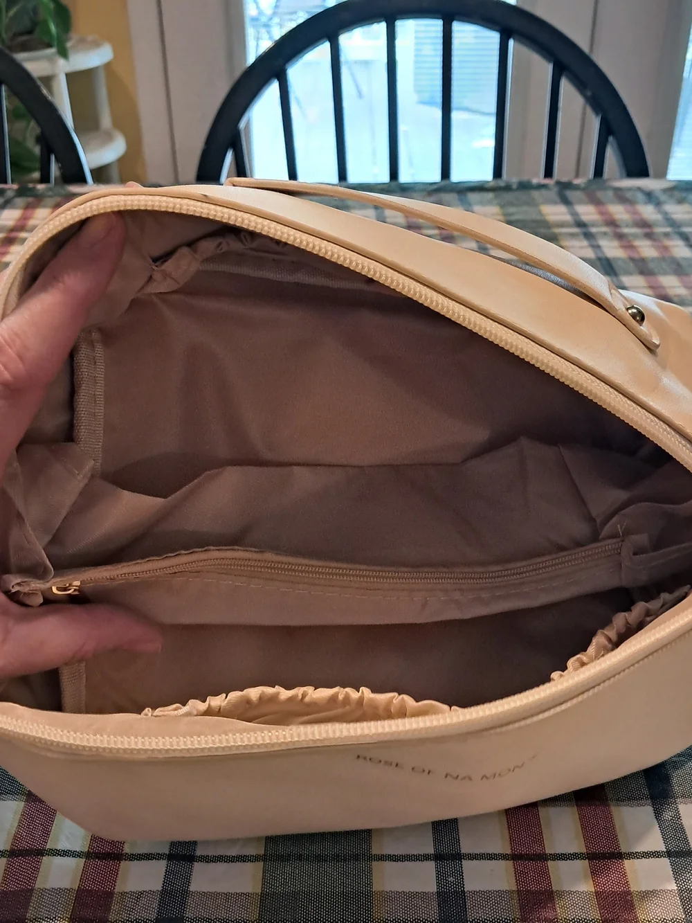 ROSE OF NA MON'S LAND. Cosmetic‎ Bag
